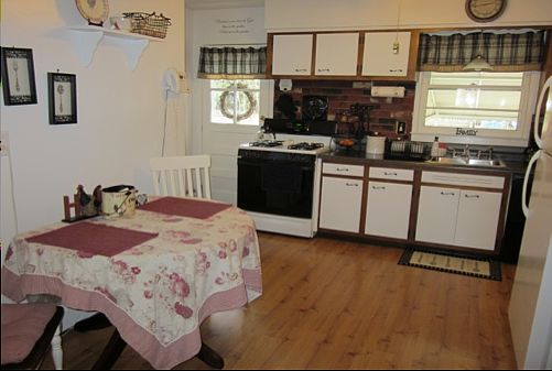 Eat-in kitchen