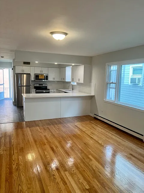 3 bed, 1.5 bath, $3,325 — Photo 2