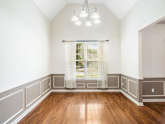 5th image of 586 Graystone Pl