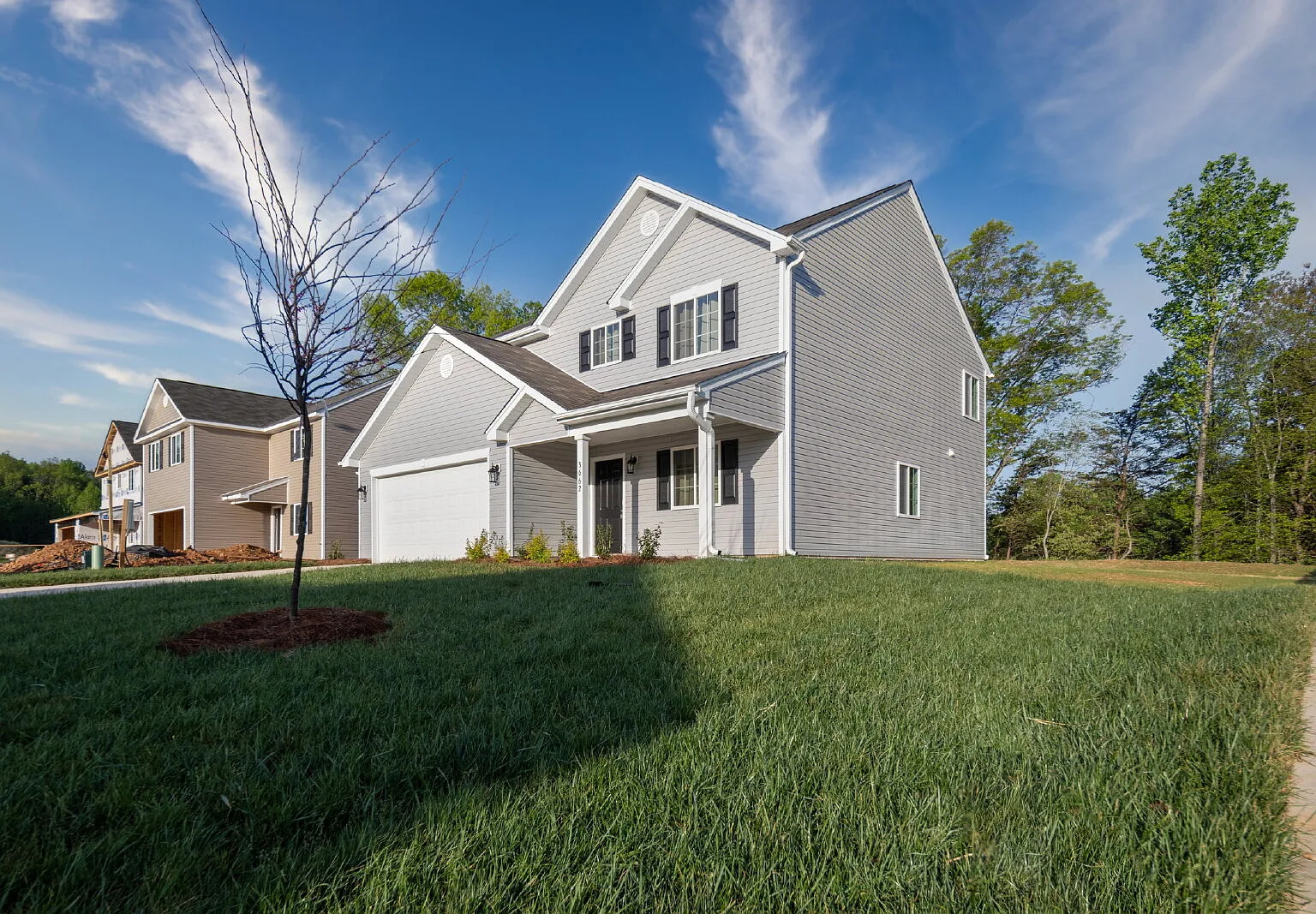 4 bed, 2.5 bath, 2227 sqft, $1,869 — Photo 2