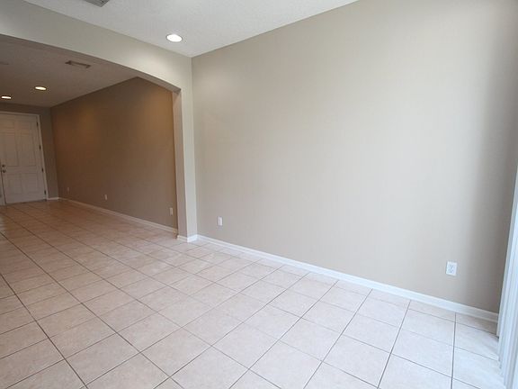 5th image of 3927C Buckthorne Dr