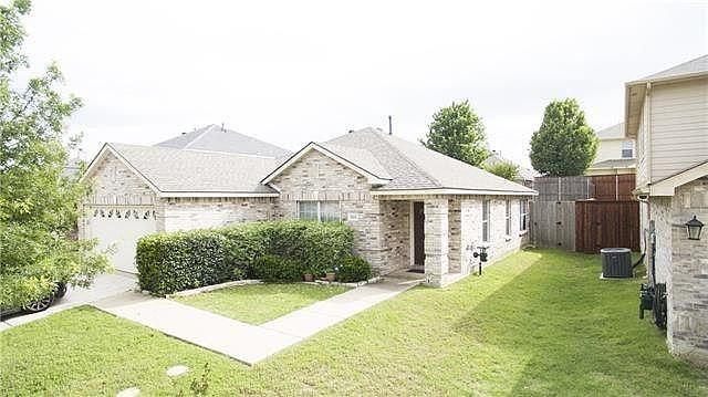 1st image of 909 Charlotte Dr