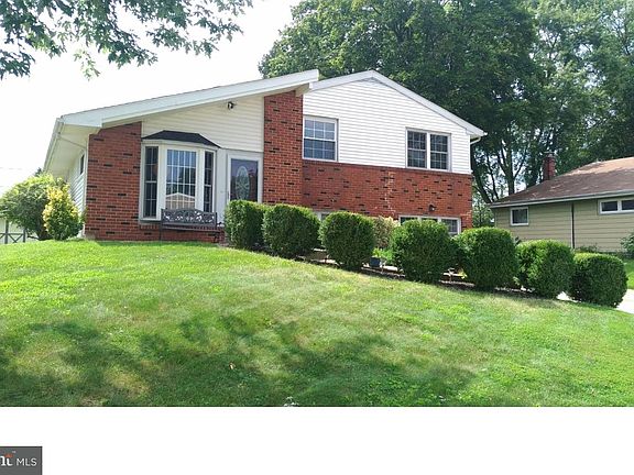 2nd image of 108 Brewster Dr