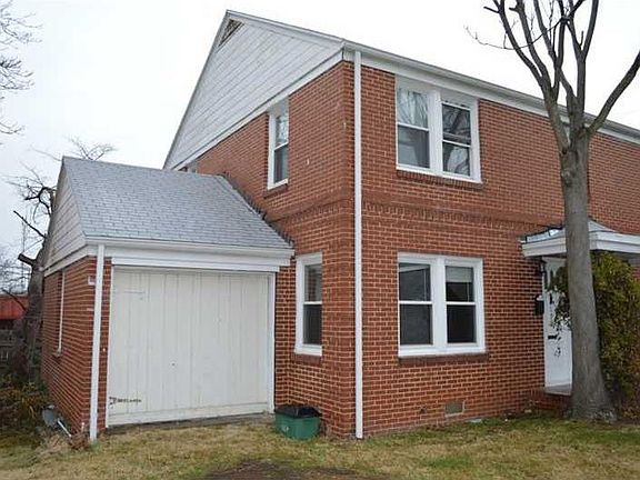 2nd image of 114 E Maple St