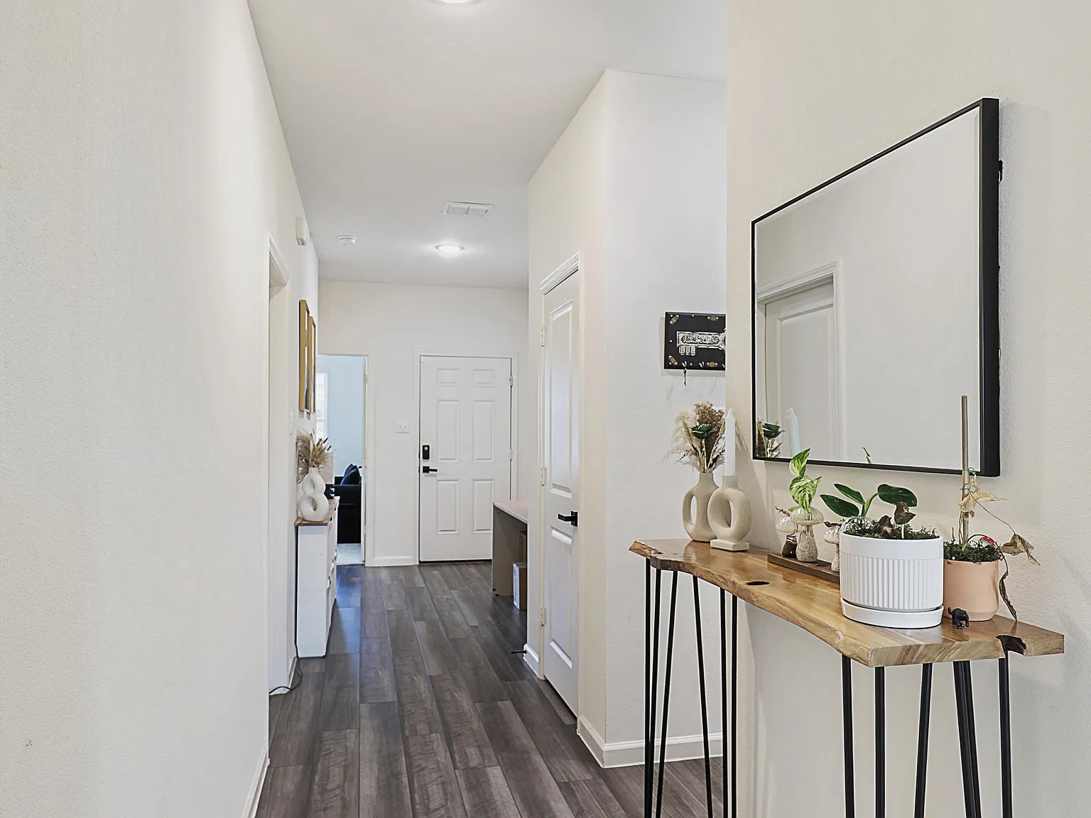 3 bed, 1819 sqft, $2,400 — Photo 4