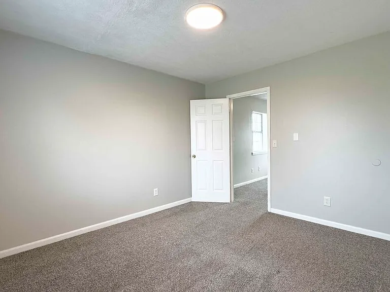404-19 Thompsonville Ln — Photo 11