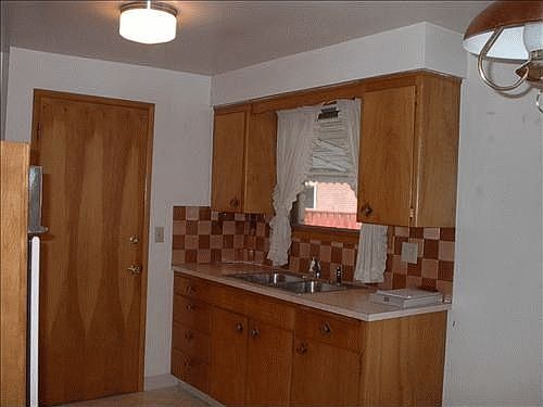 4th image of 4319 N Lidgerwood St