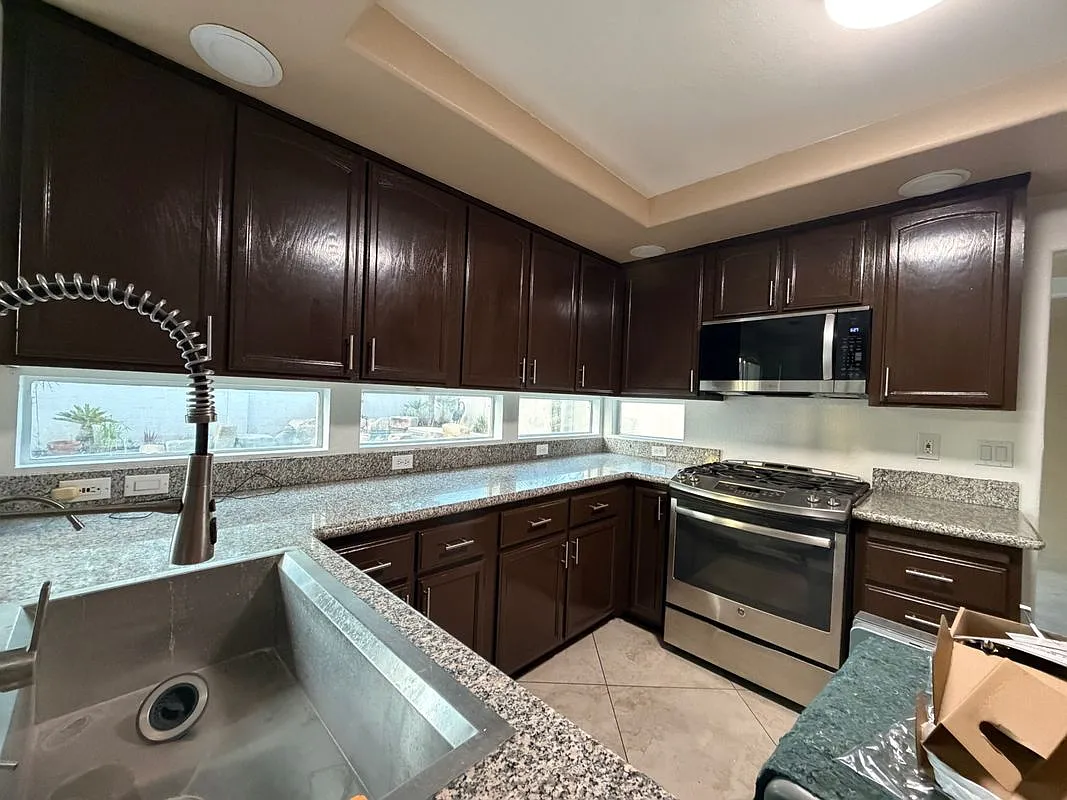 5 bed, 3.0 bath, 3007 sqft, $2,500 — Photo 4