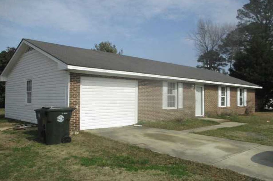 1st image of 805 Weaver Dr