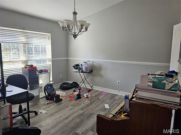 5th image of 212 Whitehirst Manor Ct