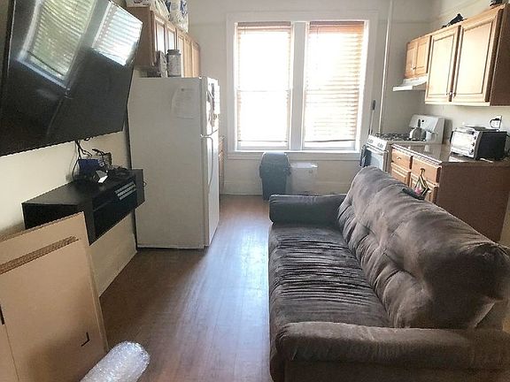 4th image of 22-04 33rd St #3R
