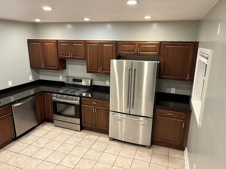 Large Eat In
Kitchen