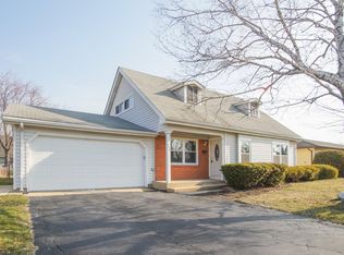 548 Wellington Ave, Elk Grove Village, IL 60007