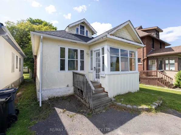 521 Vickers St S, Thunder Bay, ON P7E 1K1