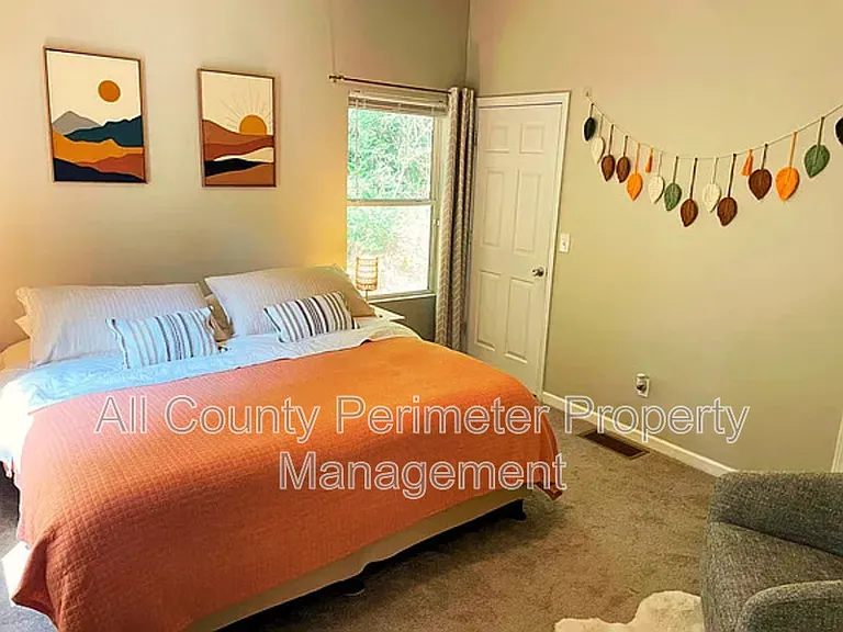 837 Forrest Cir SE — Photo 9