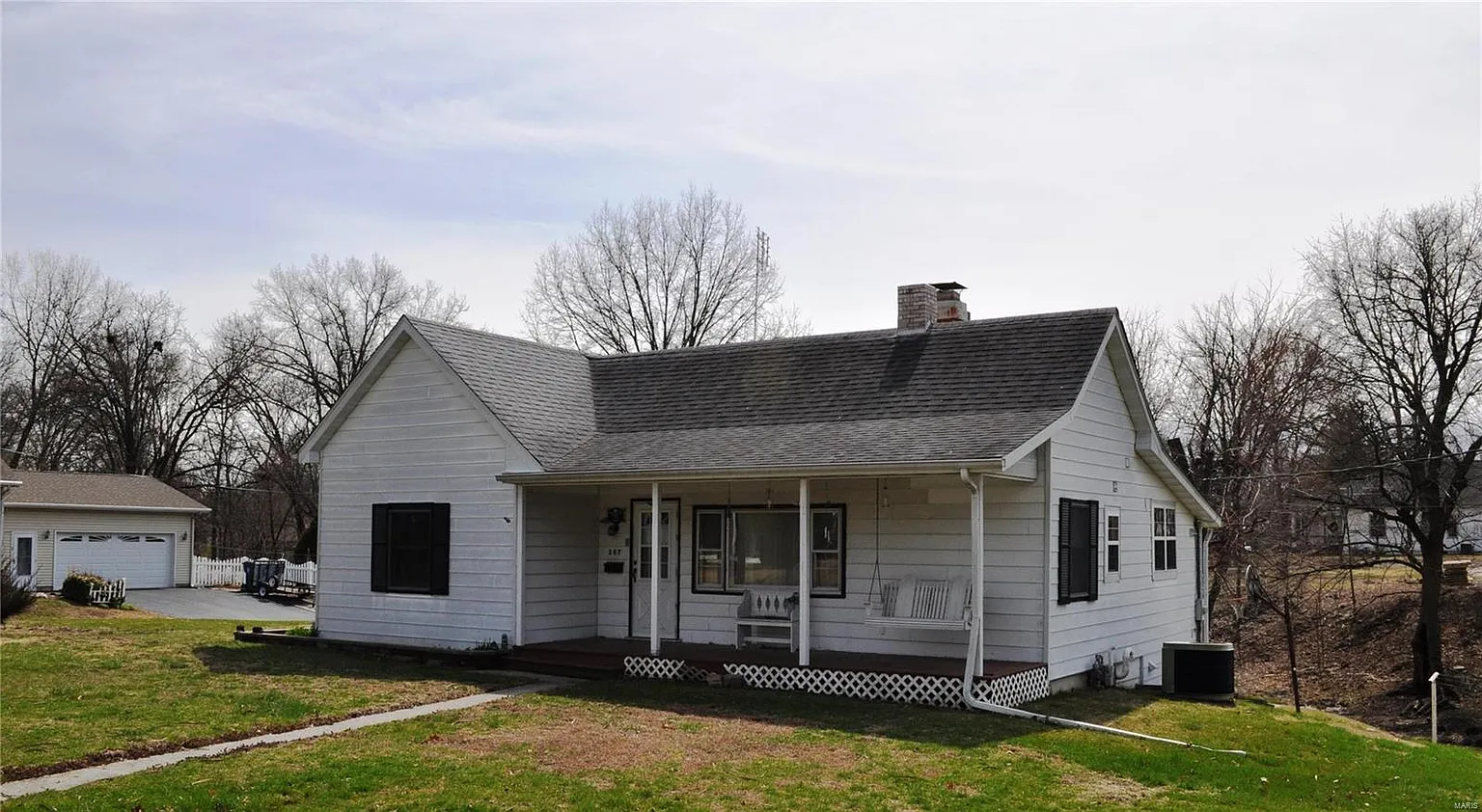 307 E Center St photo 1