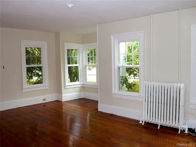 3 bed, 2.0 bath, 2112 sqft, $2,800 — Photo 2