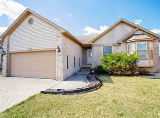 27186 Sparrow Ct, Chesterfield, MI