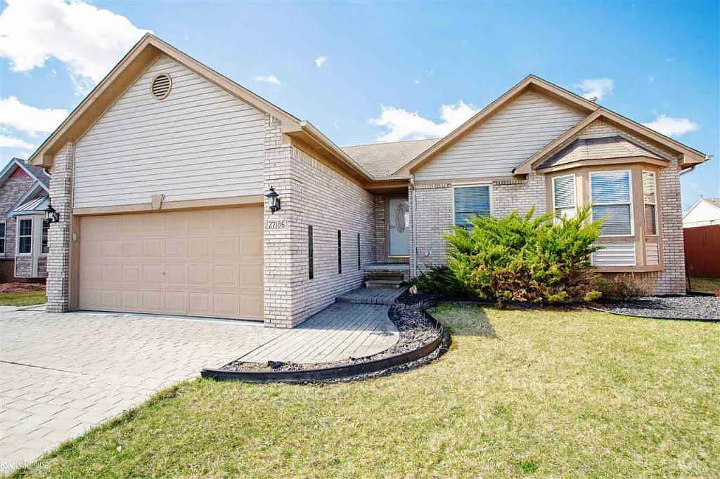 27186 Sparrow Ct photo 1