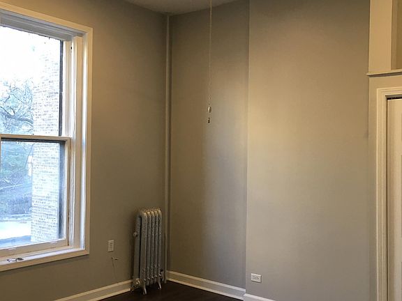 2nd image of 2719 N Pine Grove Ave APT 202