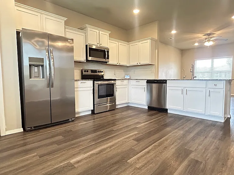 949 E Sparrow Cir — Photo 2