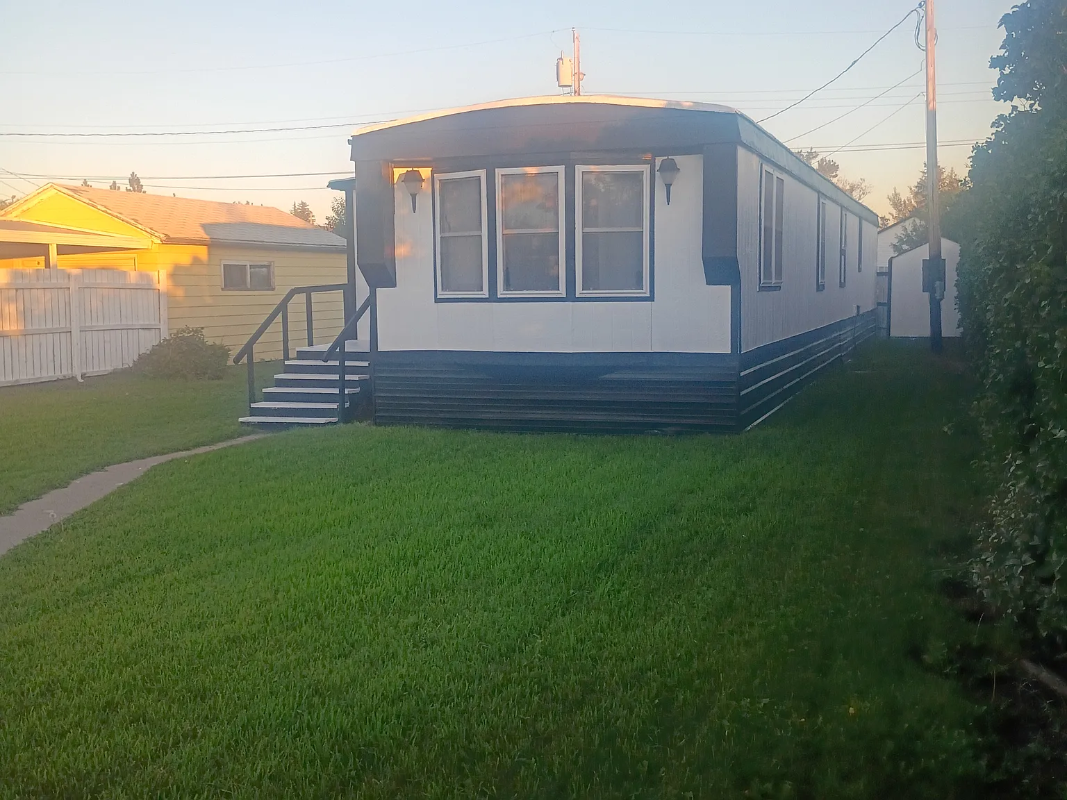 2 bed, 975 sqft, $1,900 — Photo 1