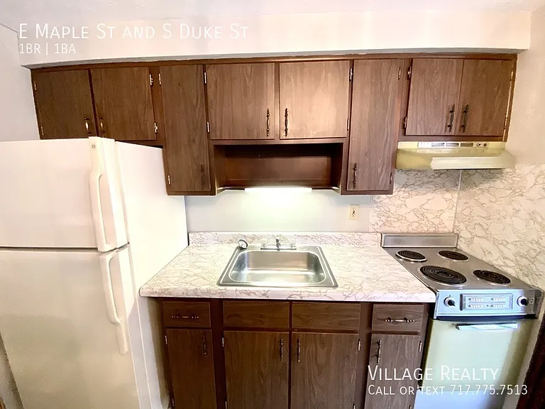 E Maple St — Photo 27