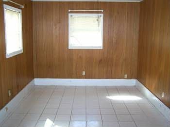 4th image of 517 SE Olustee Ave