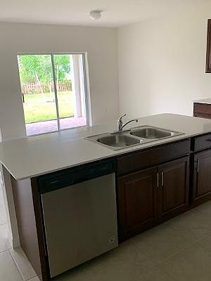5th image of 1137 SW 45th St