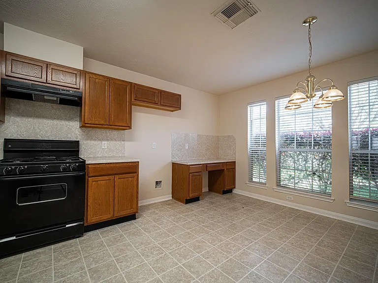 3610 Liberty Square Trl — Photo 7