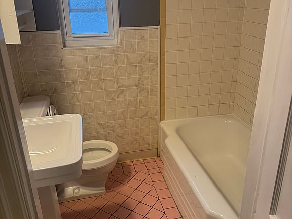 4th image of 4036 Homelawn Ave #3