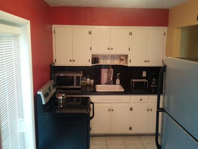 1st image of 816 NE 10th St