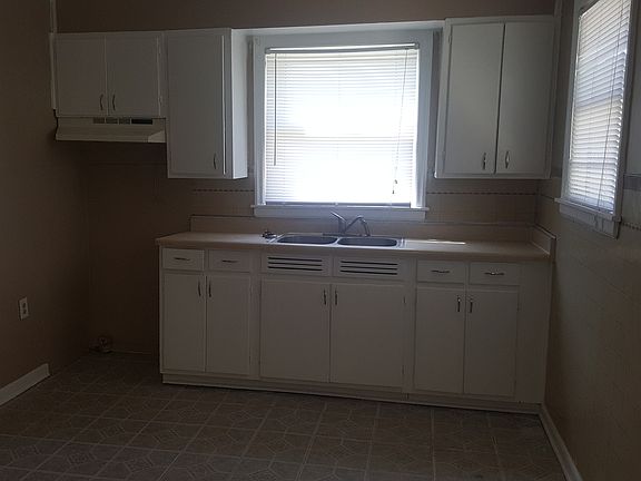 4th image of 3754 Rockwood Ave