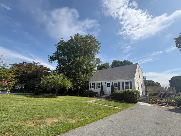 2 Fairmount Ave, Bristol, RI 02809