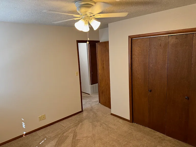 1035 Raleigh Cir — Photo 18