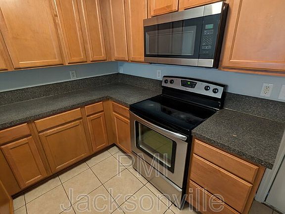 4th image of 1048 N Black Cherry Dr