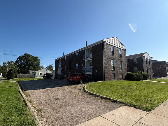 2nd image of 919 W Crestwood Dr APT A4