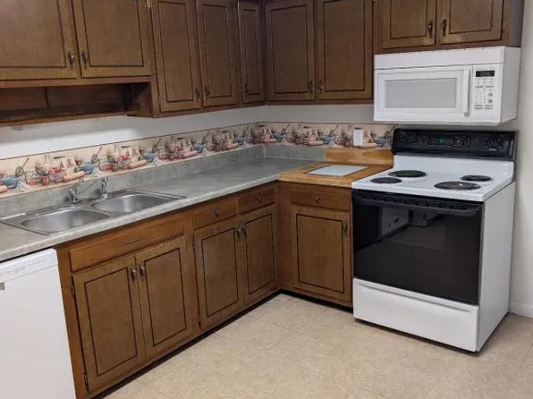 1820 Sunnyside Dr APT 8, Kalamazoo, MI 49048