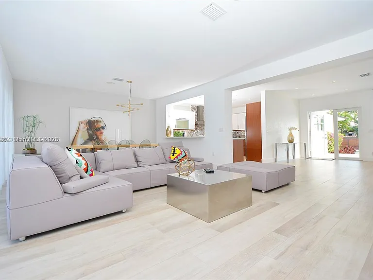 880 N Venetian Dr — Photo 8
