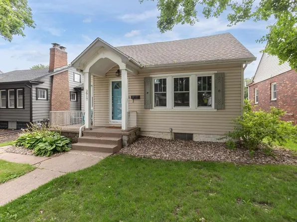 2917 Farnam St, Davenport, IA 52803