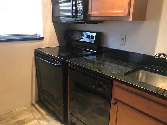 3rd image of 124 Lacrosse St #B1