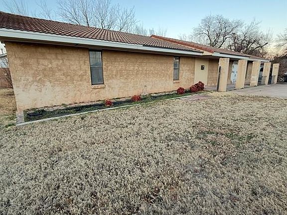 2nd image of 209 Ridgecrest Rd