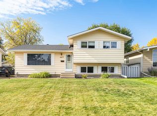 9810 98a St, Morinville, AB T8R 1G8
