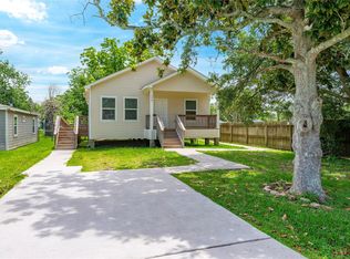 1125 Lake Rd, La Marque, TX 77568
