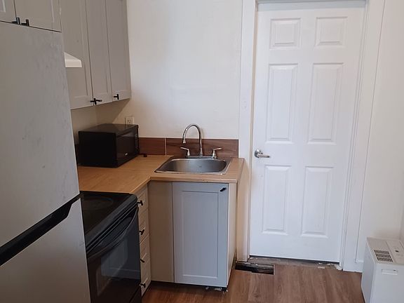 4th image of 90 Sherman Ave N