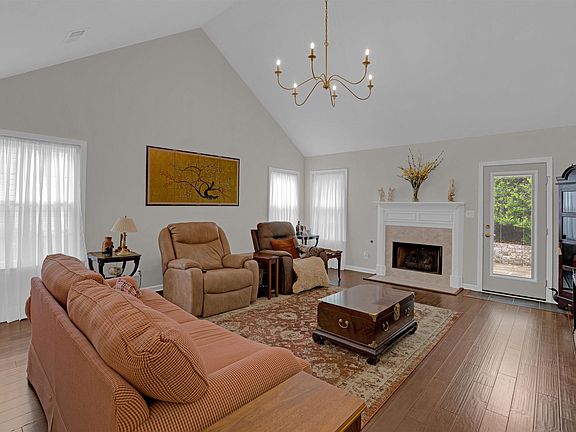 5th image of 19 Godbold Ct