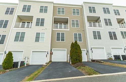3rd image of 2404 Brookmoor Ln #405A