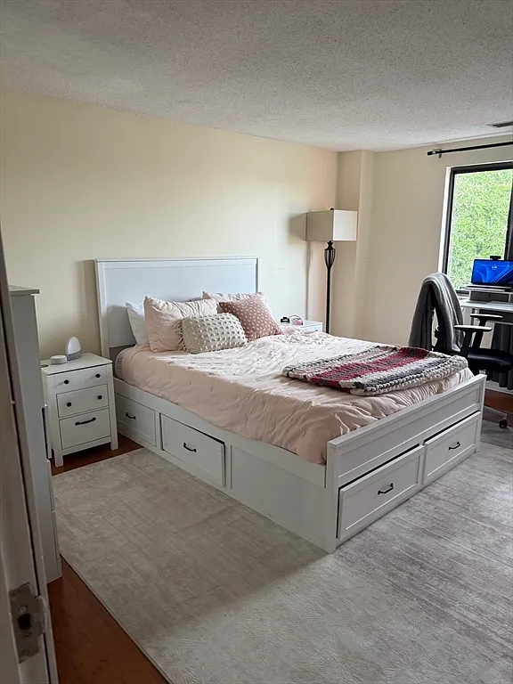 2 bed, 2.0 bath, 1108 sqft, $3,000 — Photo 2