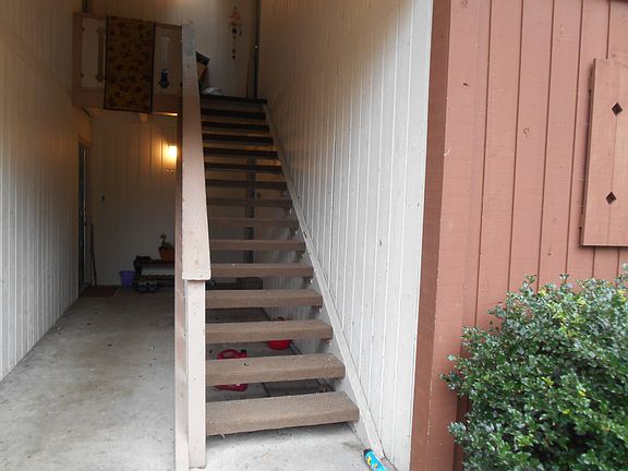 2nd image of 555 Sunset Ave NE Unit 3
