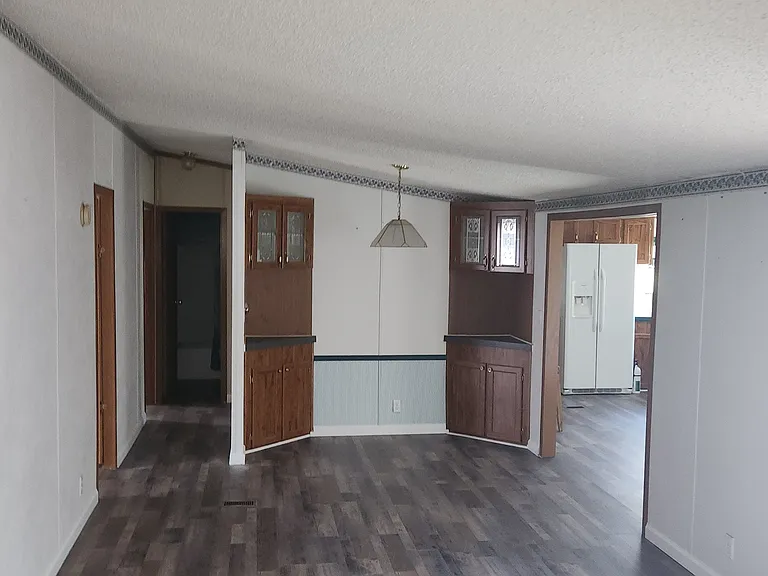 230 Akron St — Photo 10